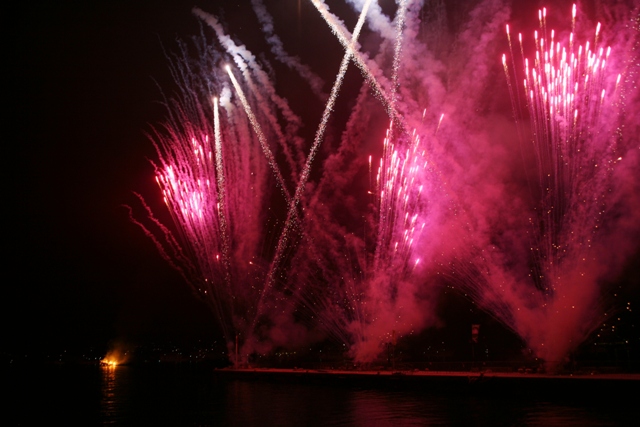 Spetses Armata Festival: Colourful display next to the burning flagship